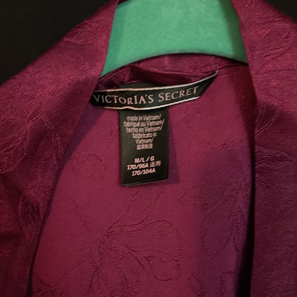 Robe - Picture 2 of 2